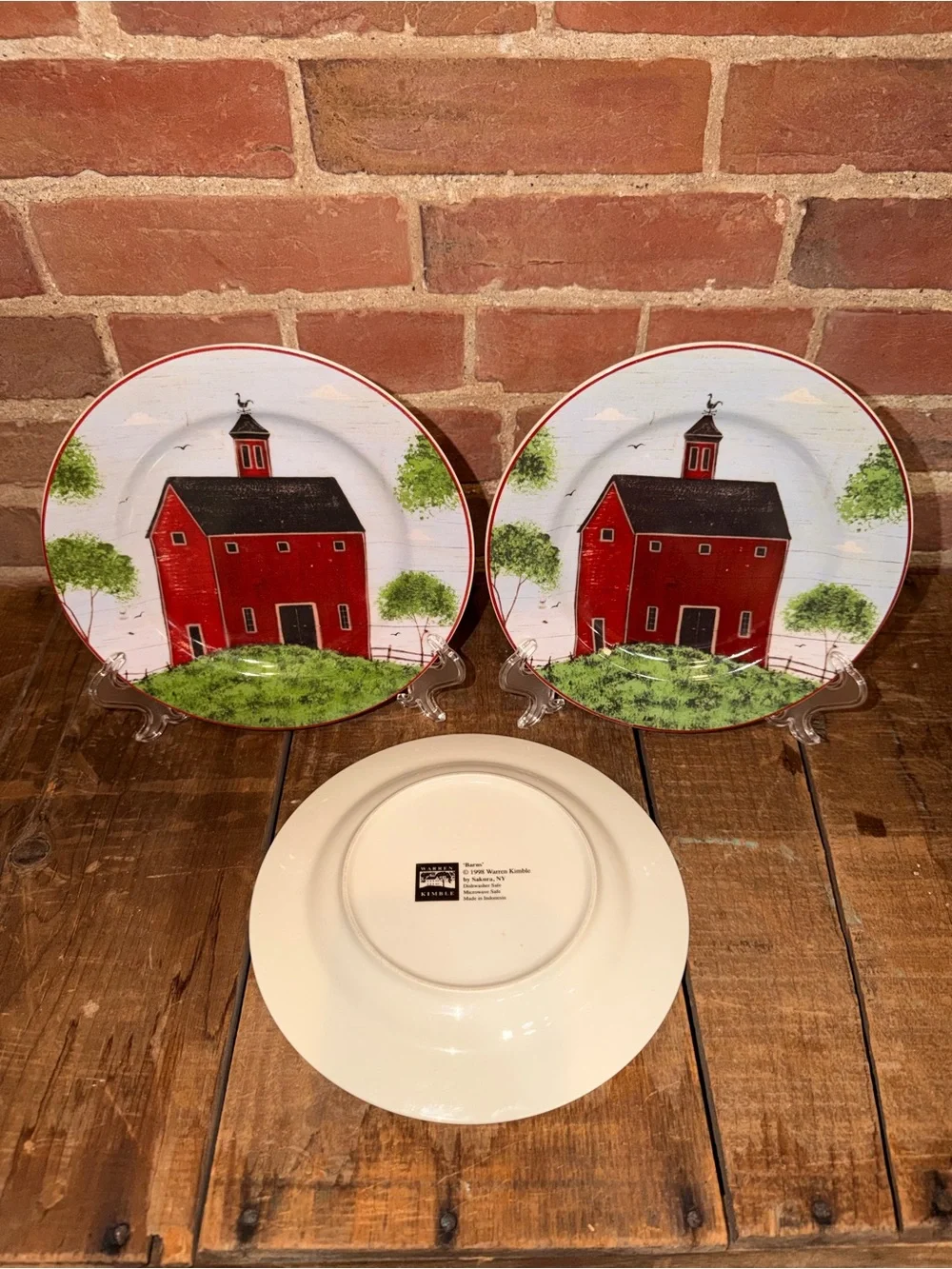 “Barns” Certified Warren Kimble 1998 Barn Dinner Plates Set of 3 Sakura NY USA